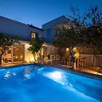 Villa Garden Cellar - Mediterranean