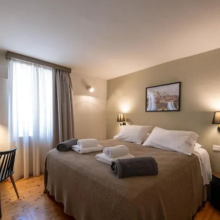 Villa Garden Cellar - Mediterranean