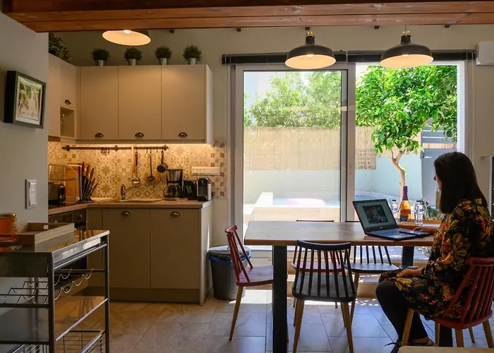 ヴィラ Garden Cellar - Mediterranean カラマタ