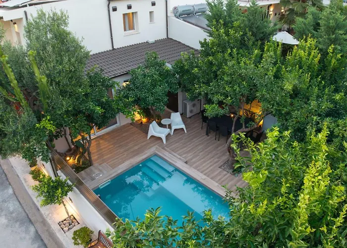 Garden Cellar - Mediterranean Вилла Каламата